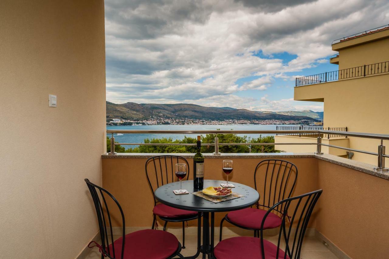 Apartments Mare Trogir Eksteriør bilde