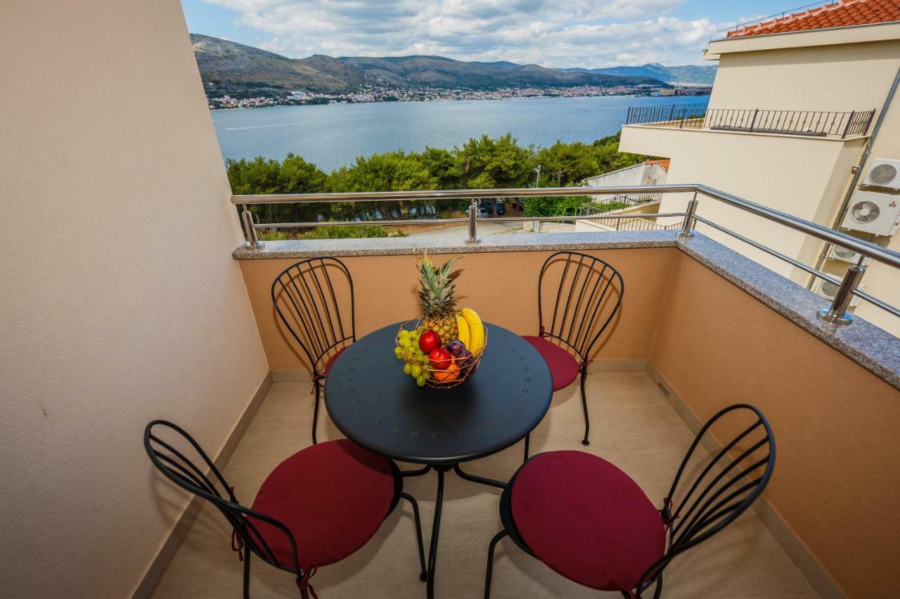 Apartments Mare Trogir Eksteriør bilde