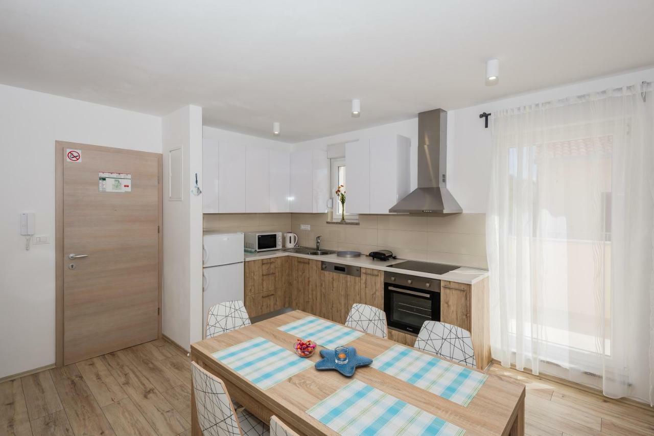 Apartments Mare Trogir Eksteriør bilde